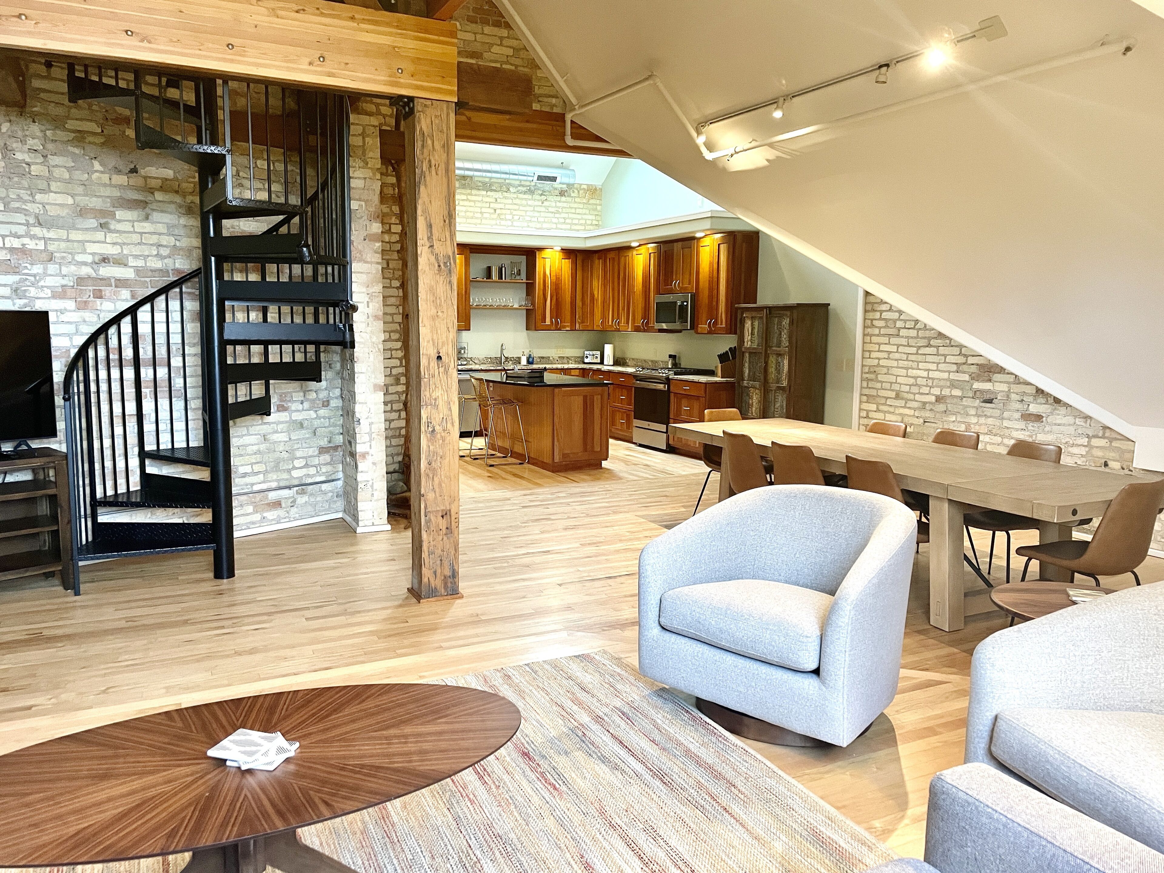 Chic 3 Bedroom, 2 Bath Newly Remodeled Condo in the Historic Commons