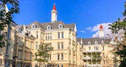 Chic Newly Remodeled Condo in the Historic Commons