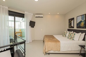 Suíte estúdio elite | Individualmente decorados, individualmente mobiliados, escrivaninha