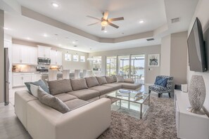 Televisión y oficina 