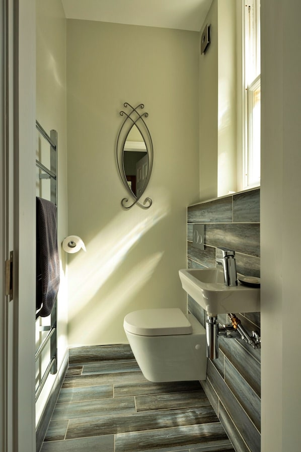 Bathtub, hair dryer, towels
