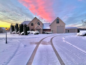 Exterior - The West Wing (Barker)