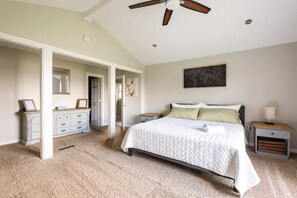 5 habitaciones, tabla de planchar con plancha y cuna de viaje 