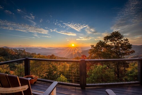 Richmond Ridge-Mountain Views - Hot Tub - Secluded -4WD-AWD
