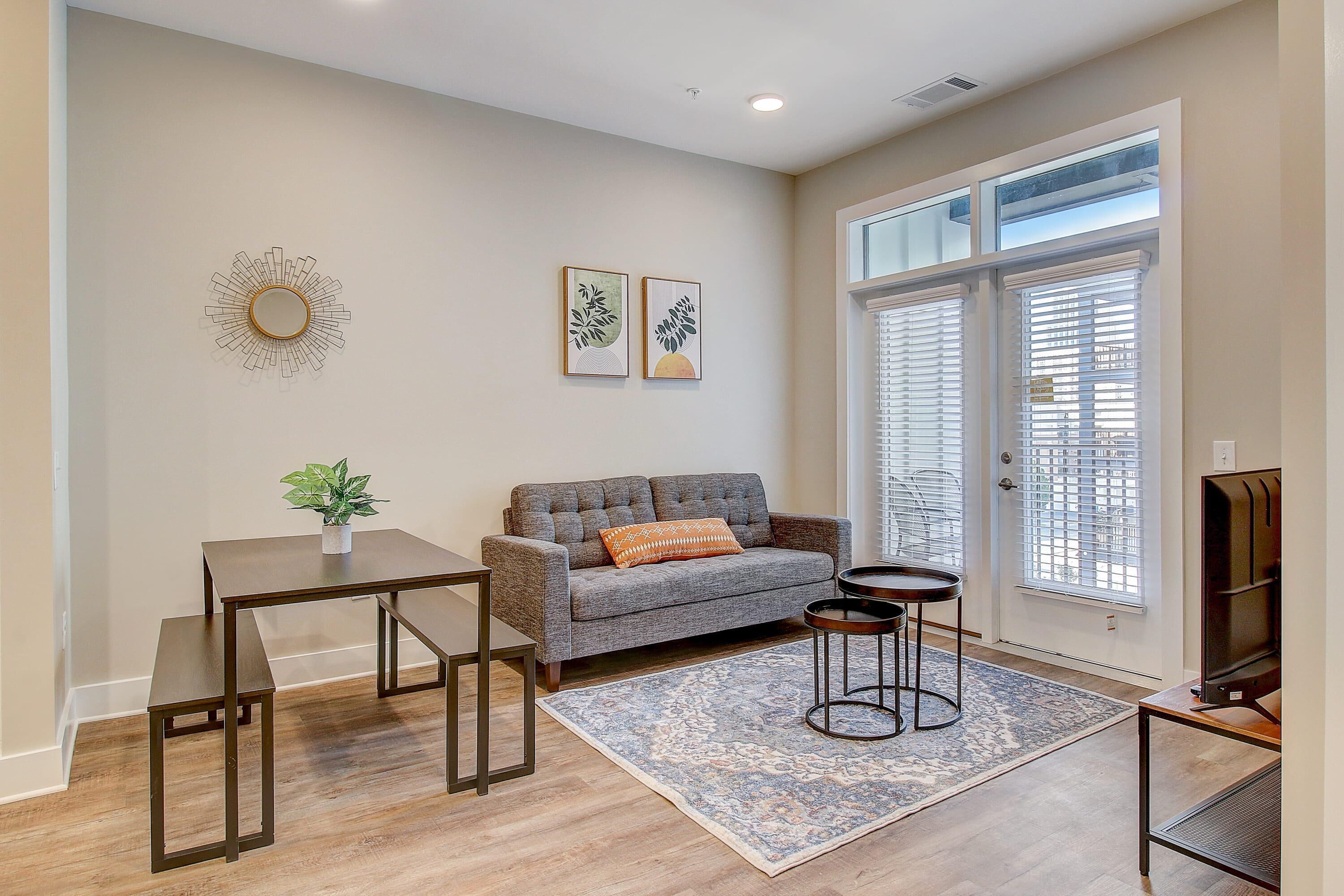 Frontdesk | 1 BR Apt near Truist Field