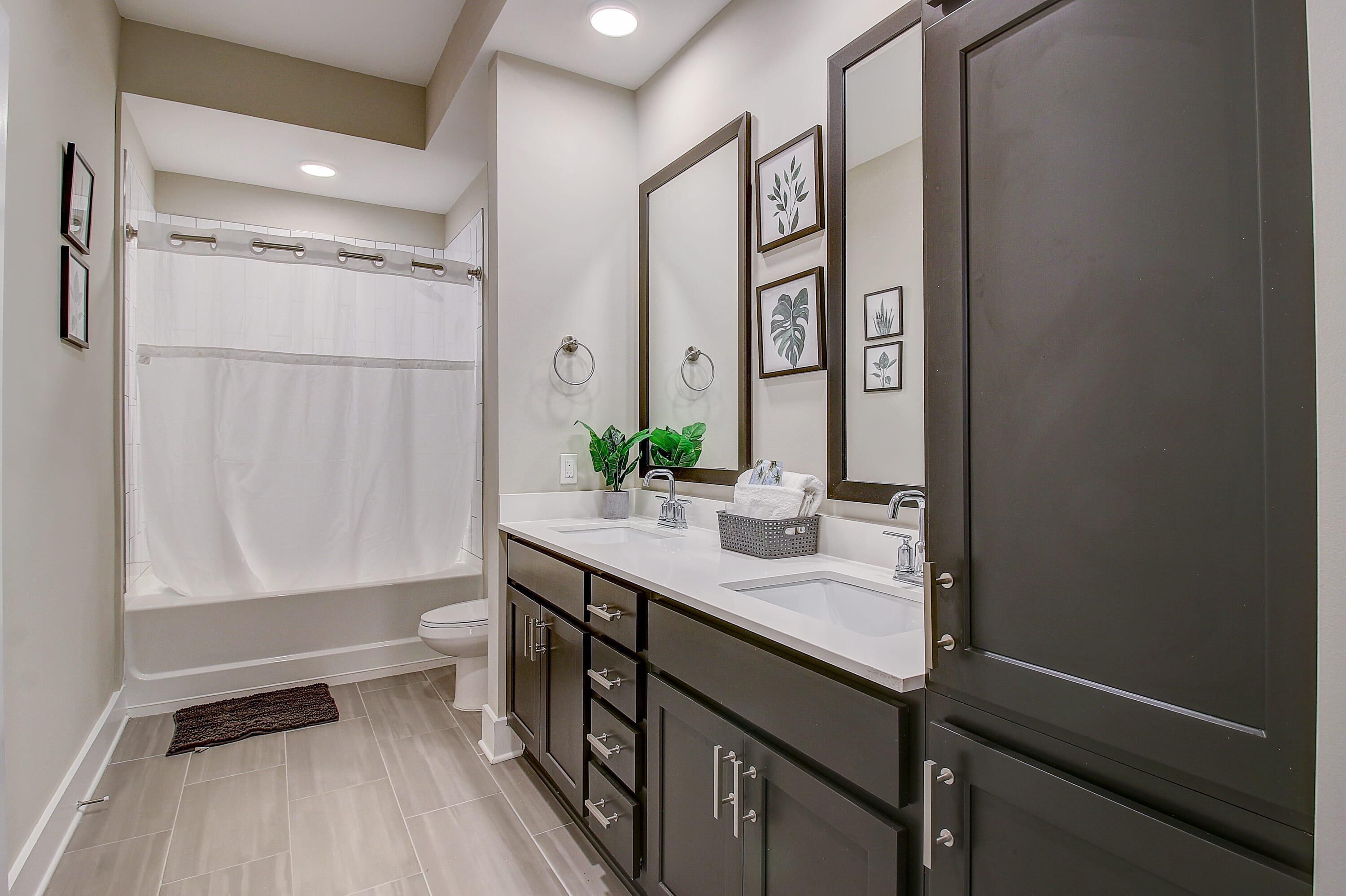 Frontdesk | 1 BR Apt near Bank of America Stadium