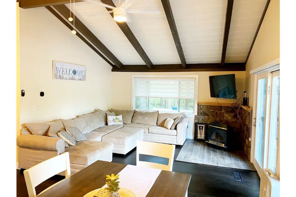 Cheerful & Rustic Beachfront Oasis