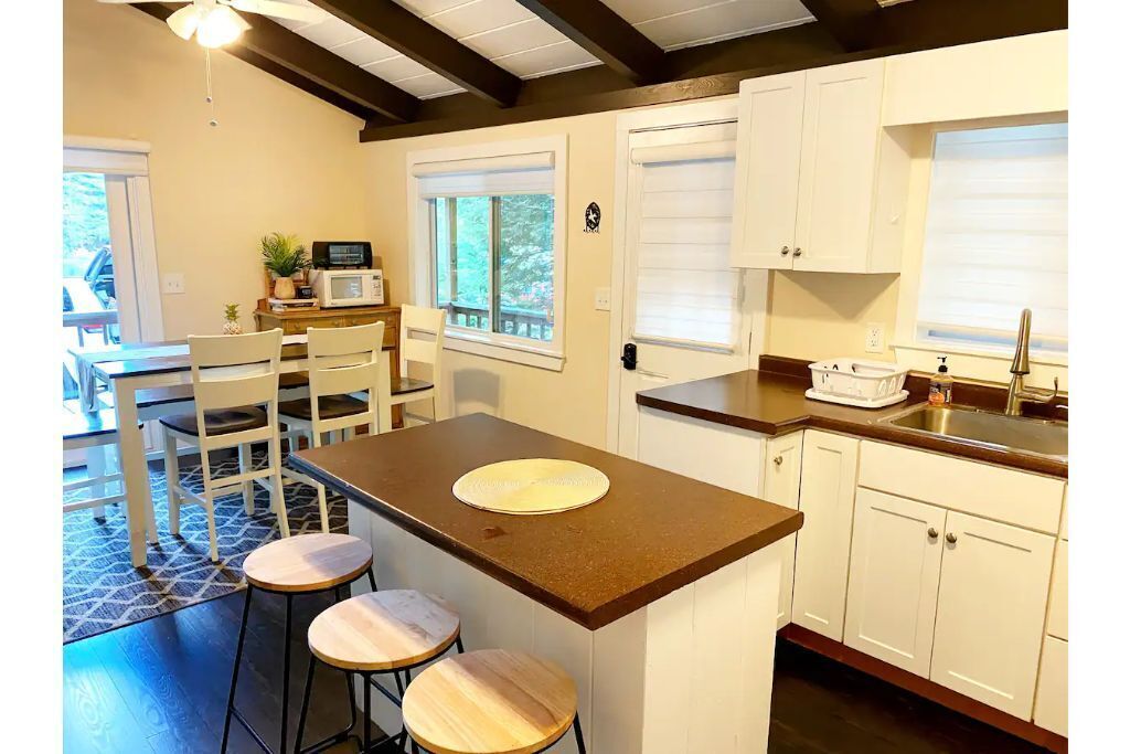 Cheerful & Rustic Beachfront Oasis