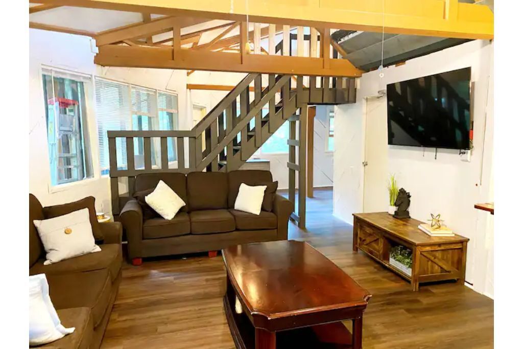 Cheerful & Rustic Beachfront Oasis