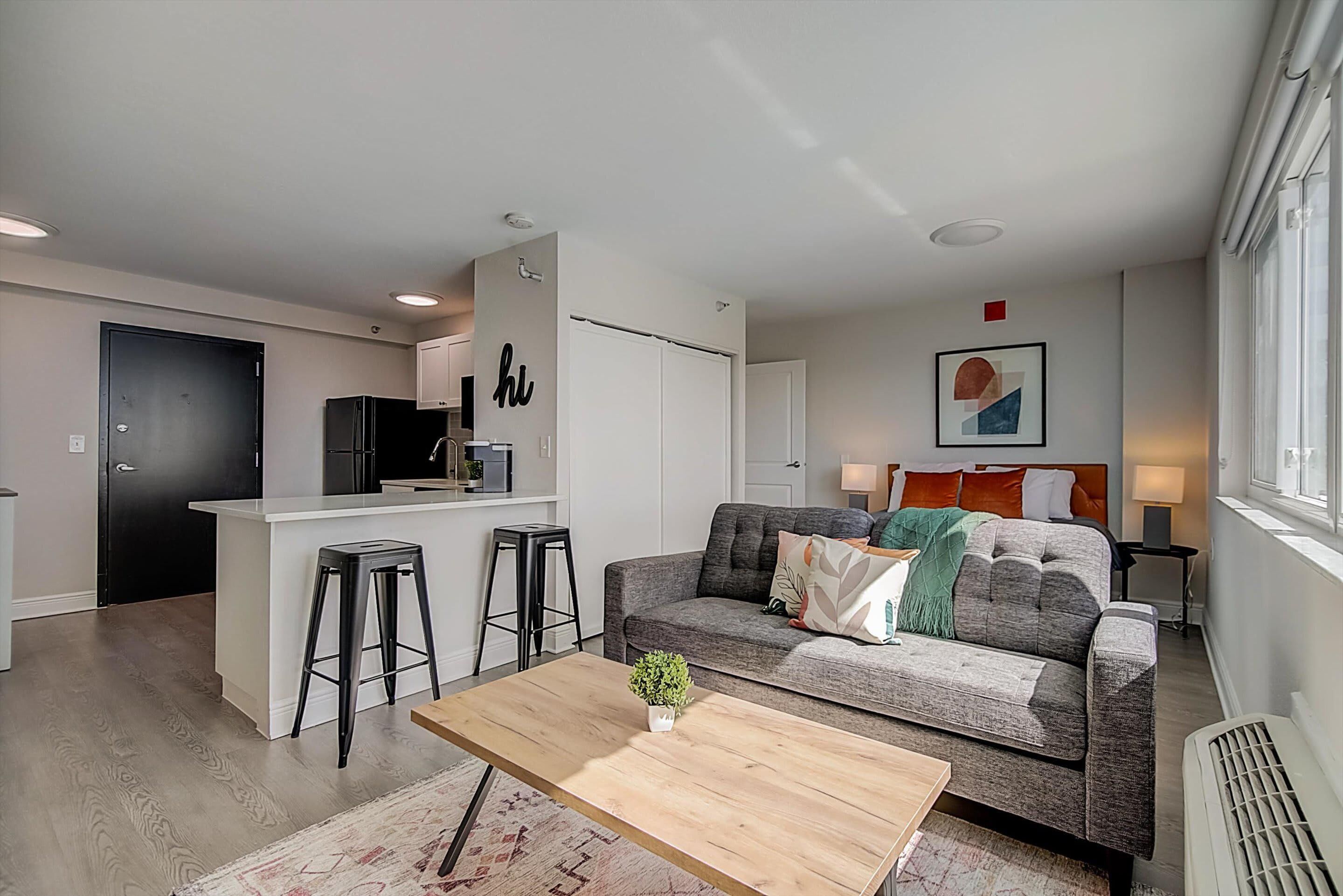 Frontdesk | Studio Apt near Tropicana Field