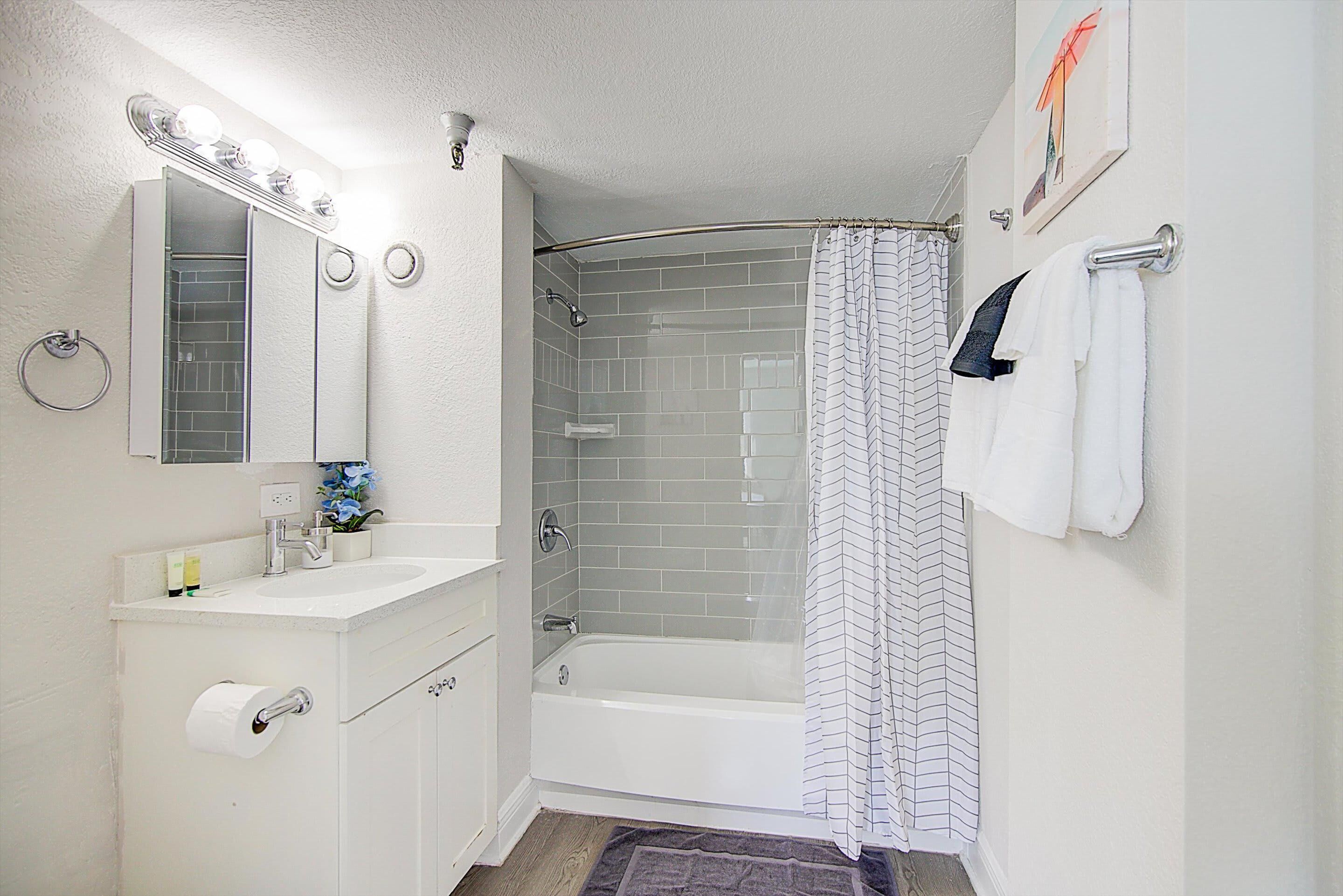 Frontdesk | 1 BR near Gizella Kopsick Arboretum