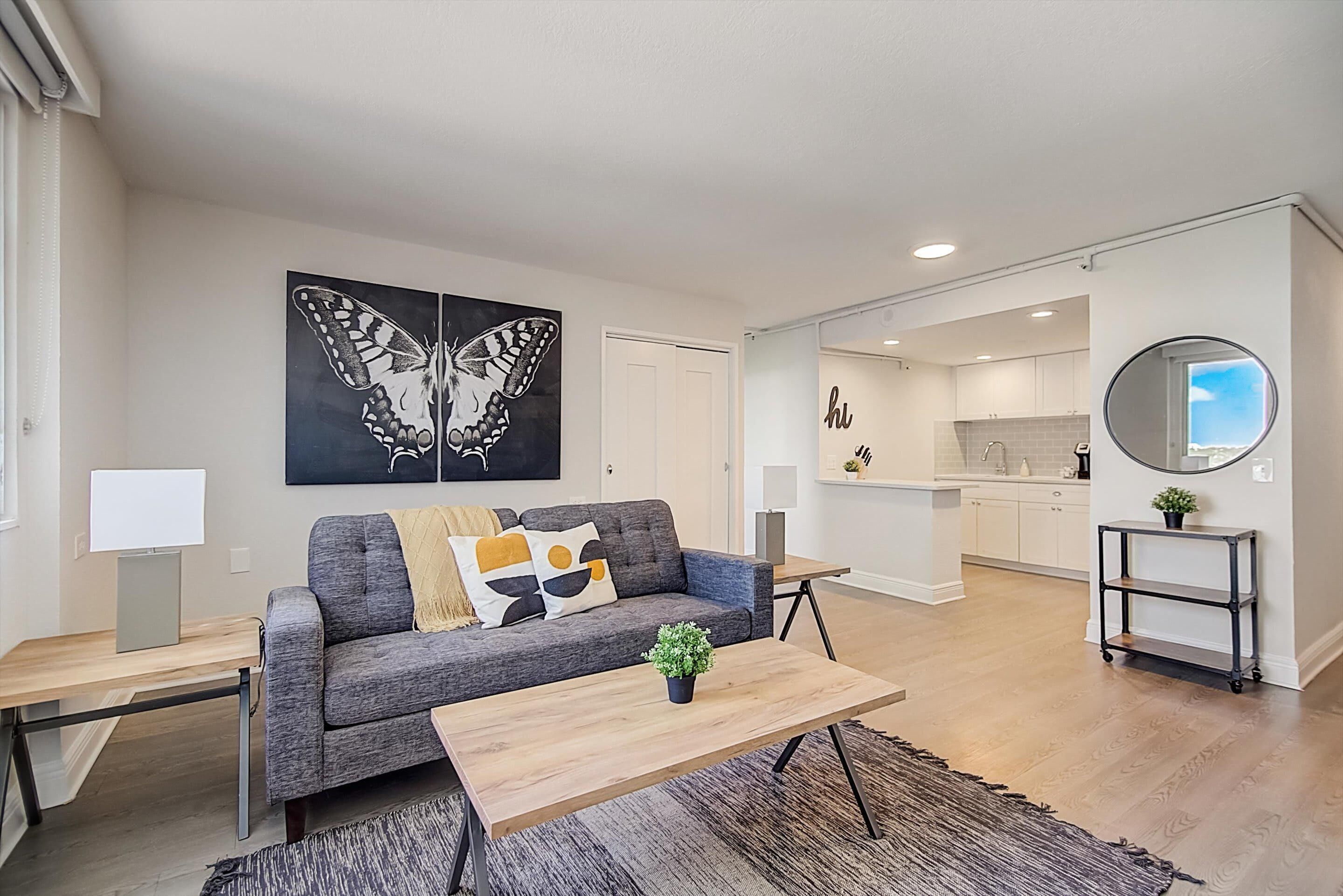 Frontdesk | 2 BR Apt near Vinoy Park