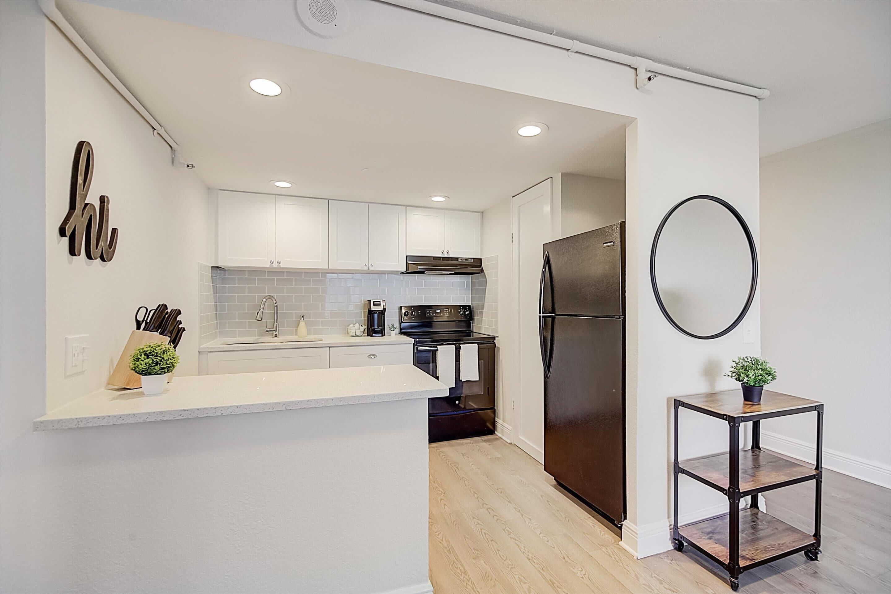 Frontdesk | 2 BR Apt near Vinoy Park