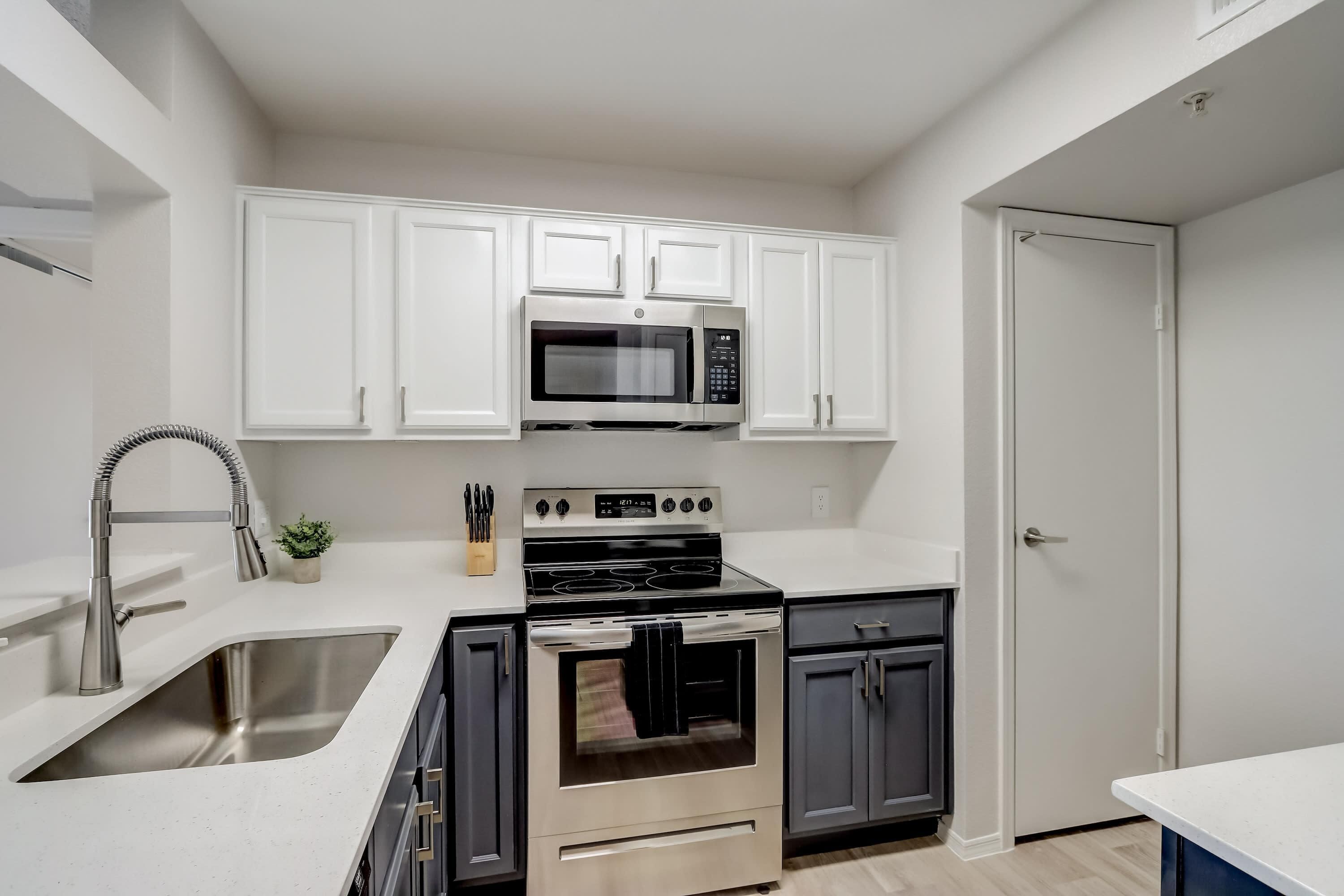 Frontdesk | 2 BR Apt near TPC Scottsdale