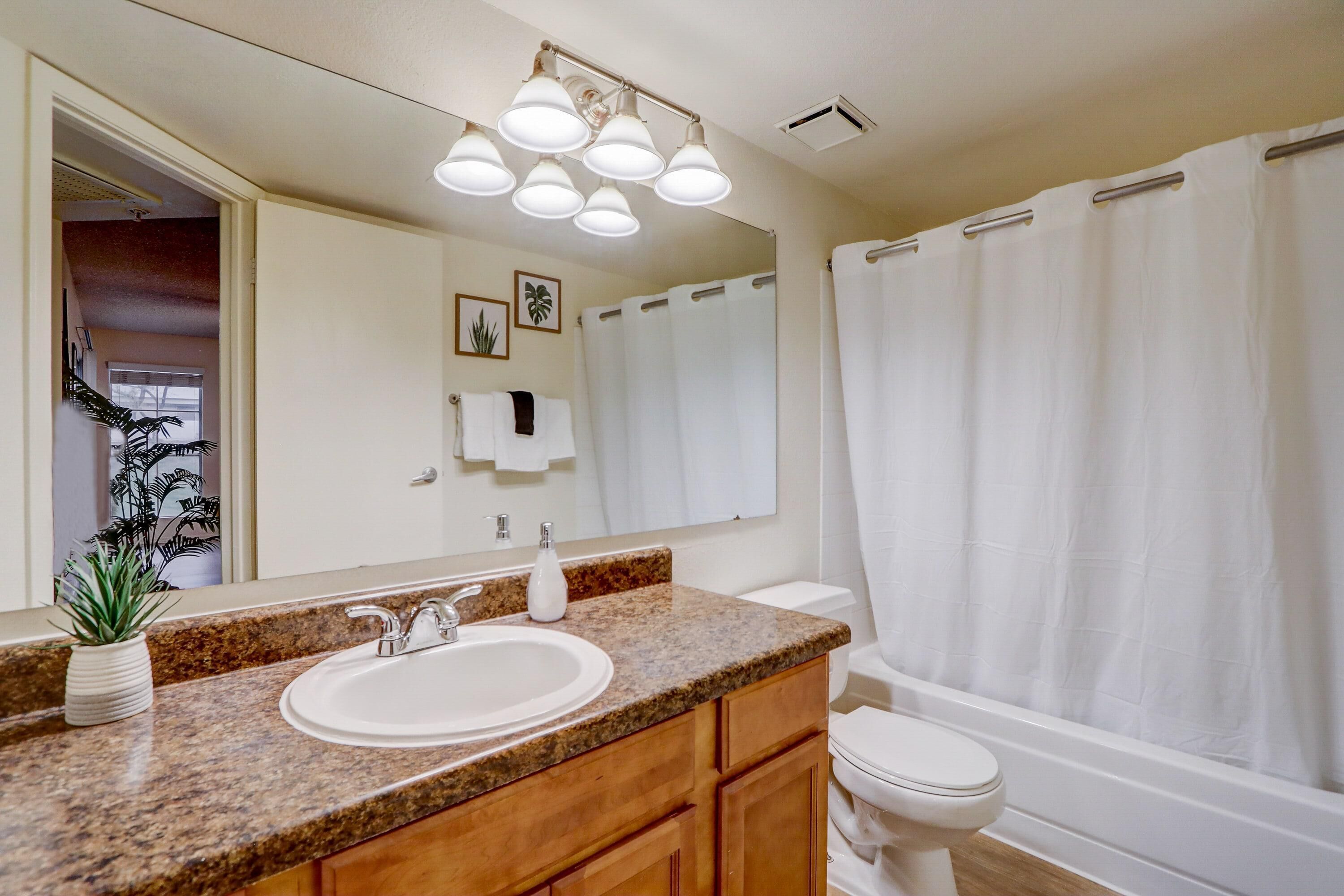 Frontdesk | 1 BR Apt close to Taliesin West