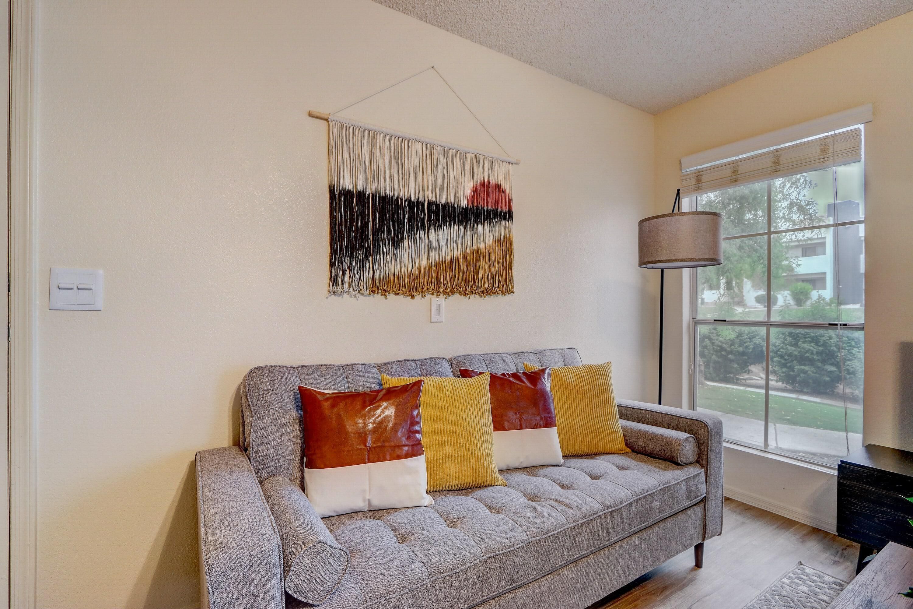 Frontdesk | 1 BR Apt close to Taliesin West