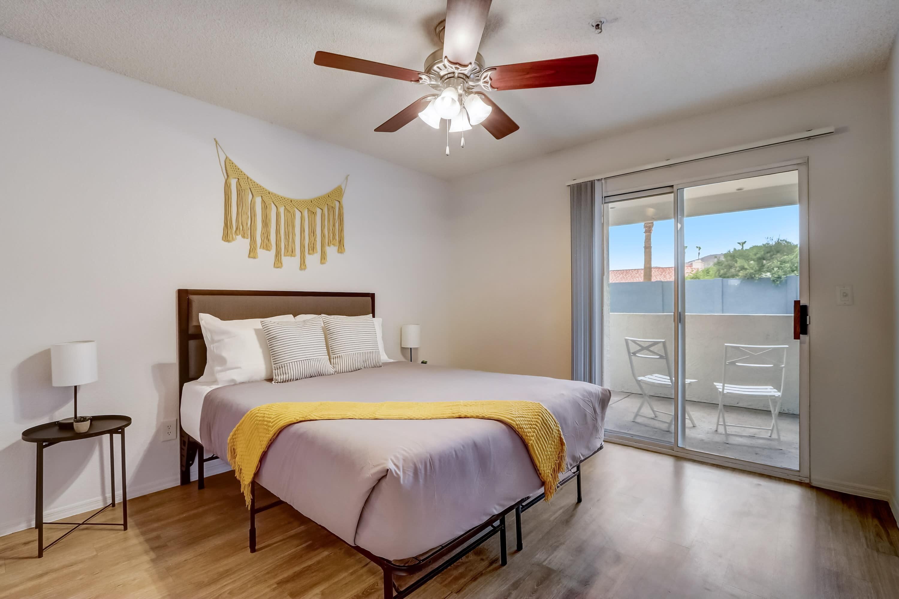 Frontdesk | 1 BR Apt near Sunrise Trailhead