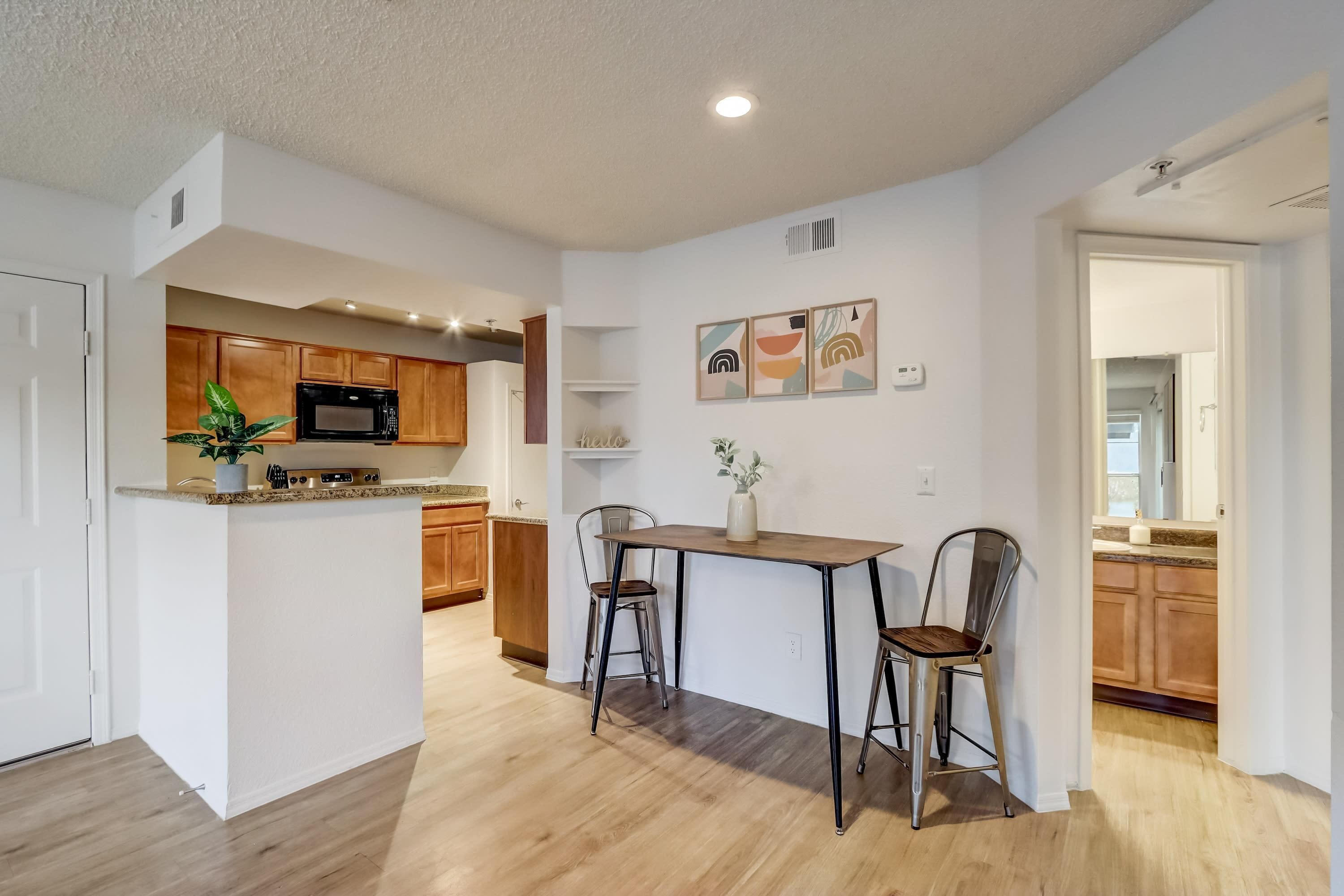 Frontdesk | 1 BR Apt near Sunrise Trailhead