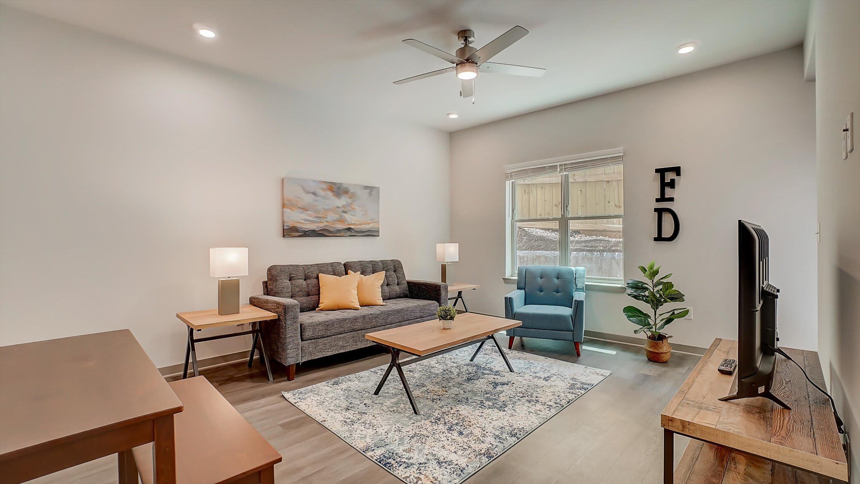 Frontdesk | 1 BR Apt near Vulcan Museum