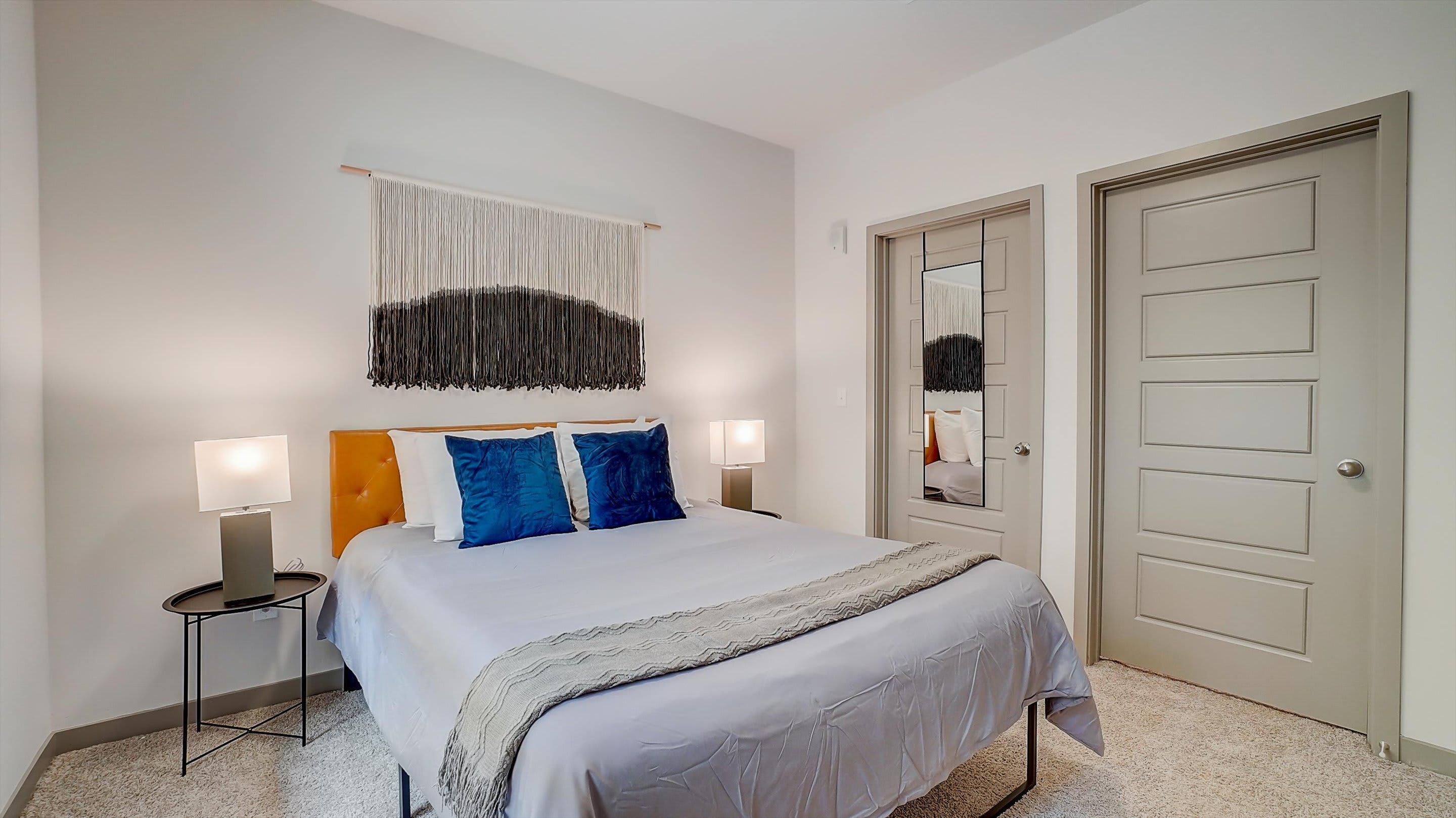 Frontdesk | 1 BR Apt near Vulcan Museum