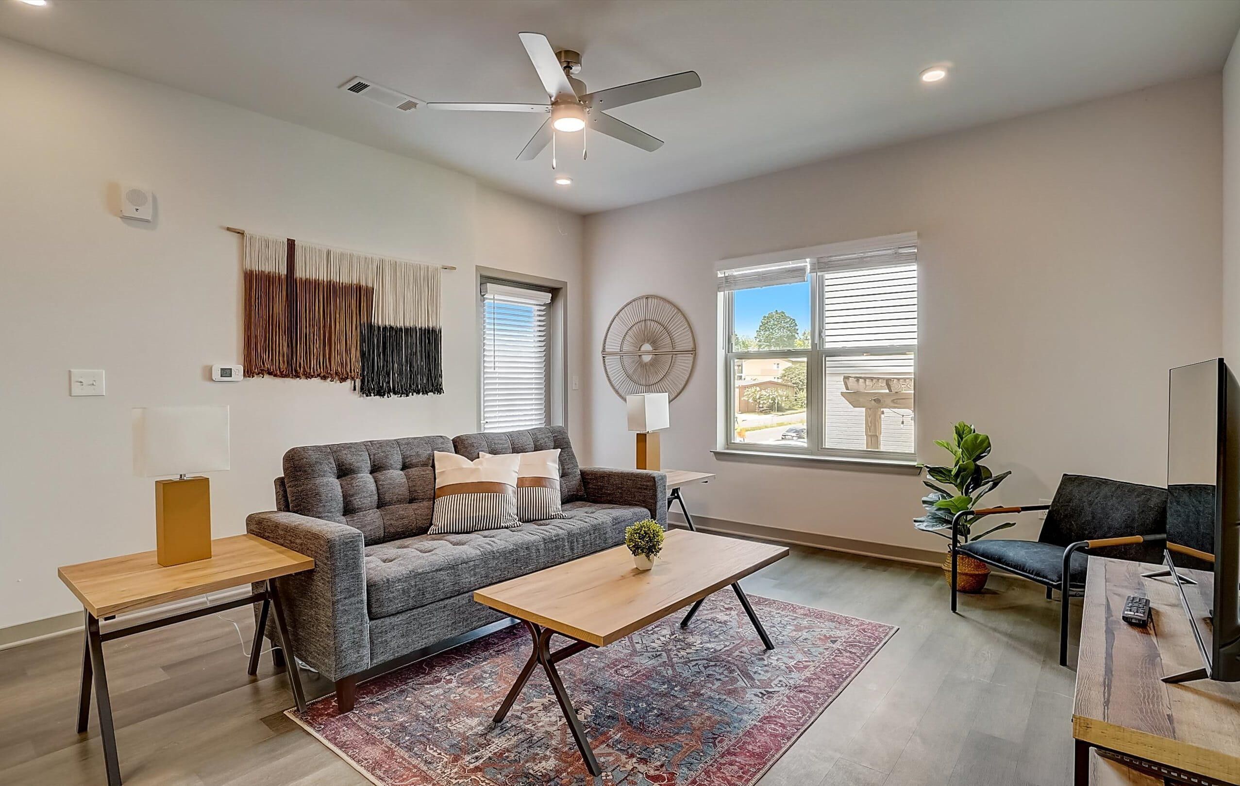 Frontdesk | 1 BR Apt near Vulcan Park