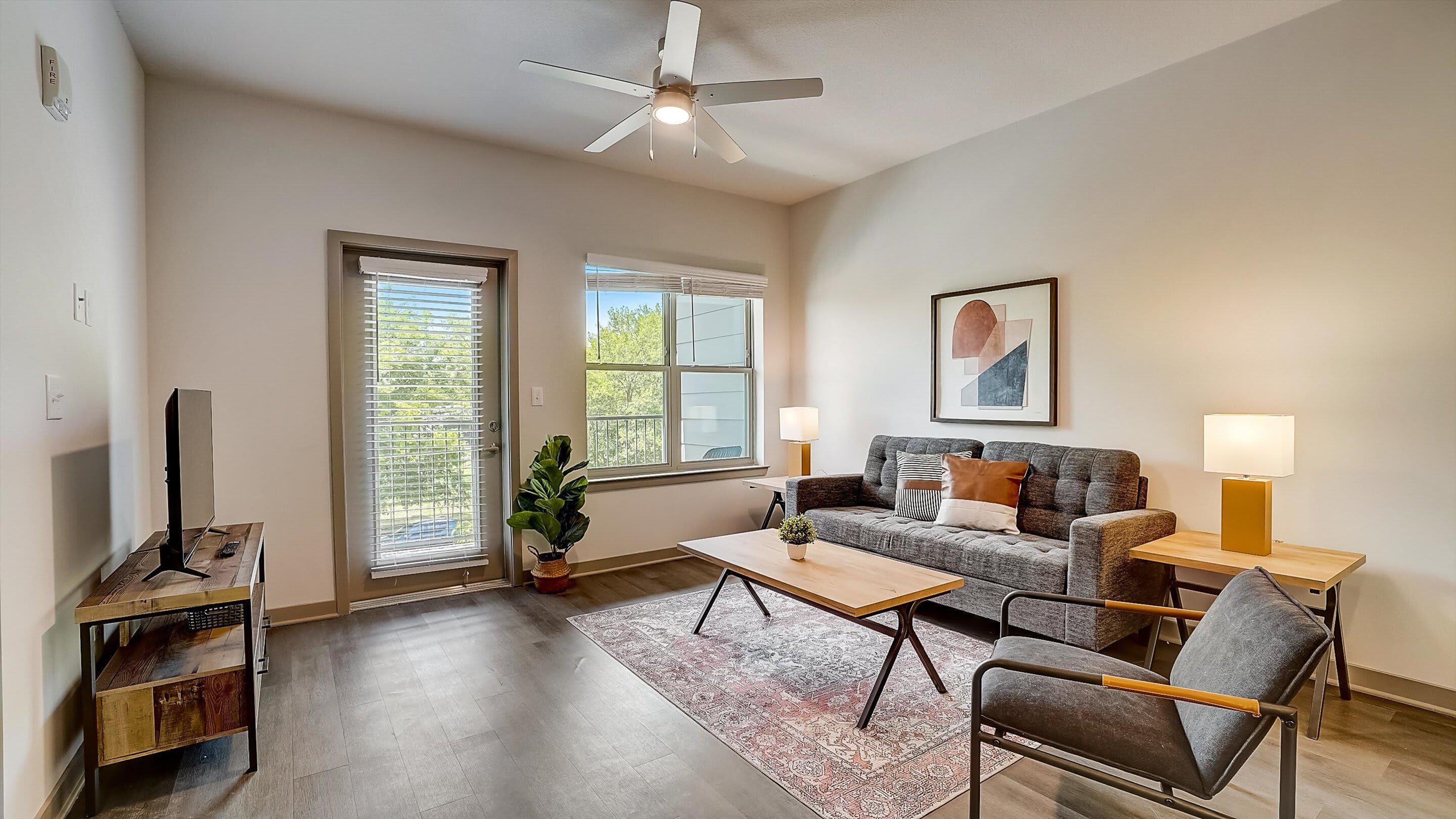 Frontdesk | 1 BR Apt near Avondale Park