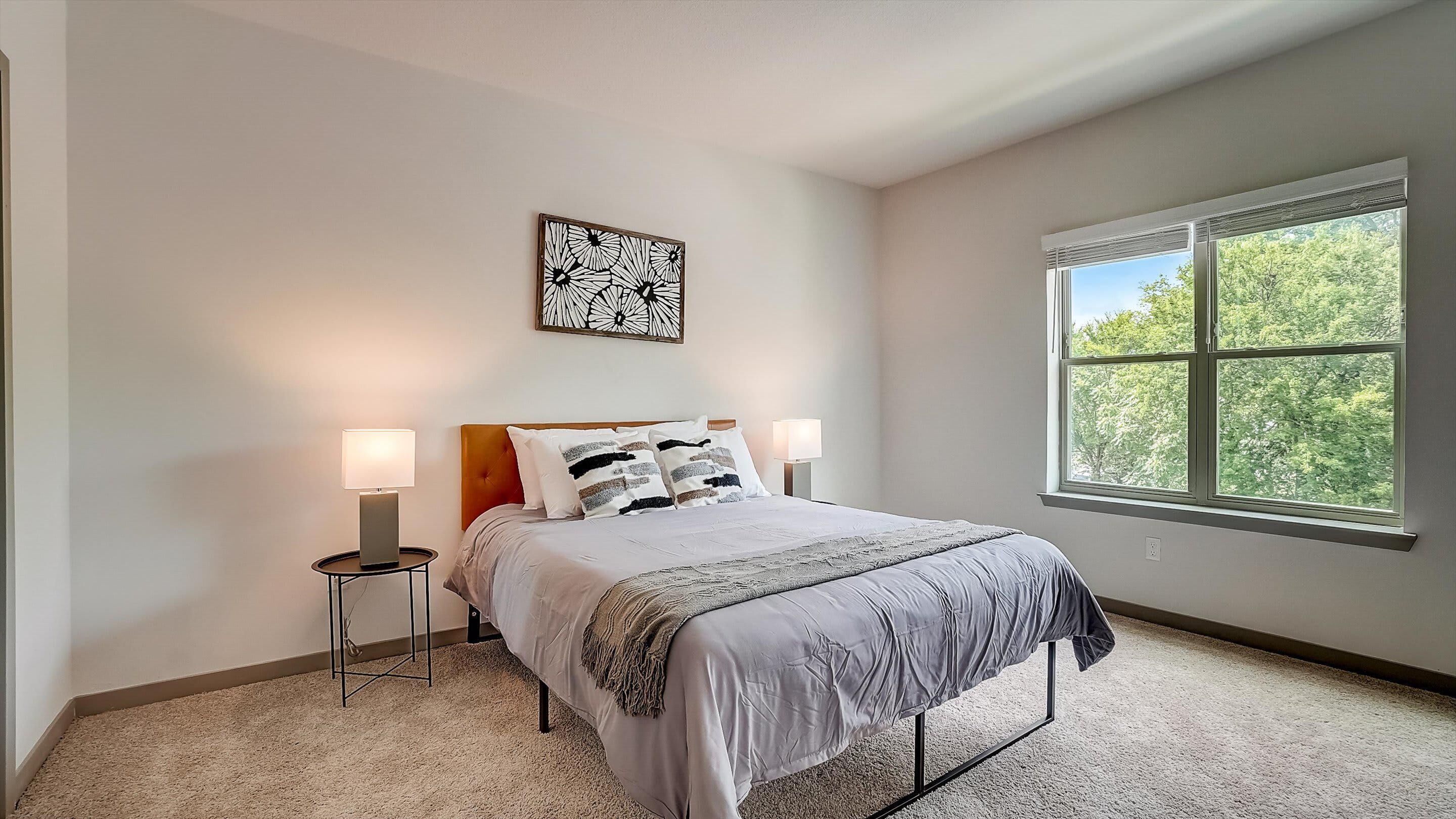 Frontdesk | 1 BR Apt near Avondale Park