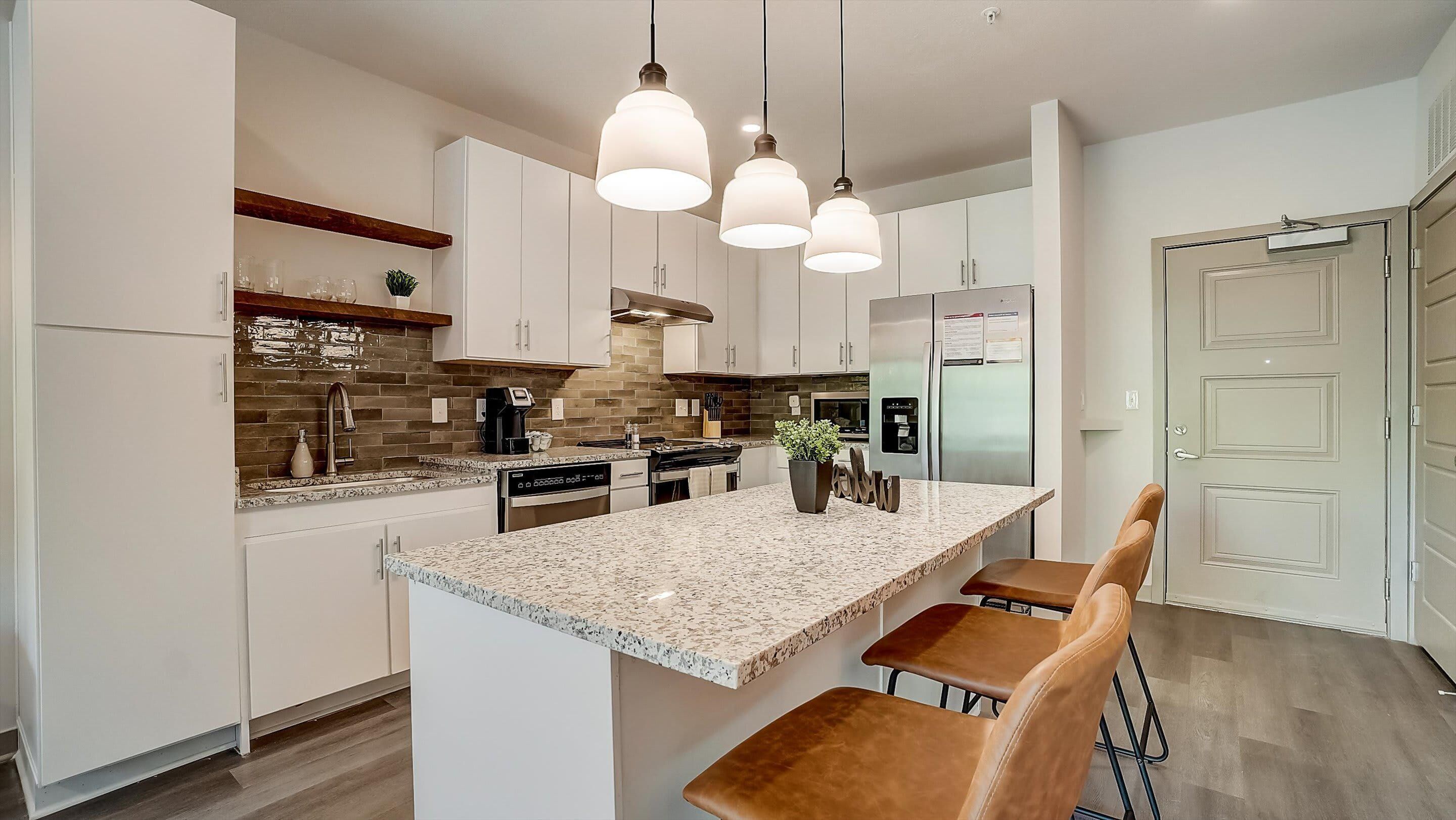 Frontdesk | 1 BR Apt near Avondale Park