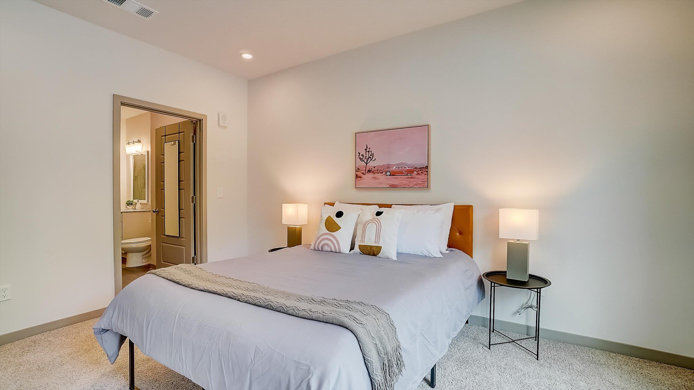 Frontdesk | 1 BR Apt near Birmingham Zoo