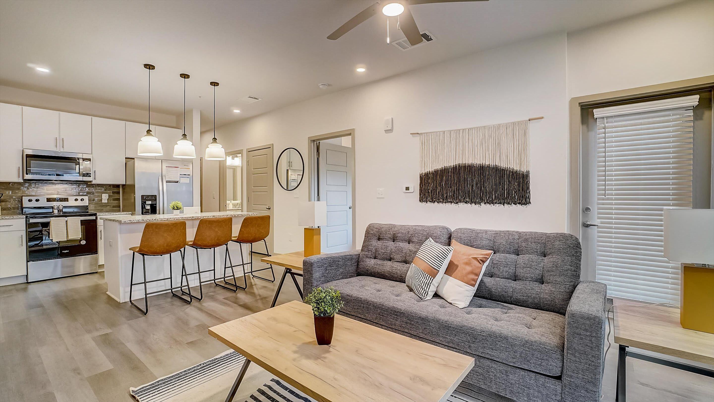 Frontdesk | 1 BR Apt near Botanical Gardens