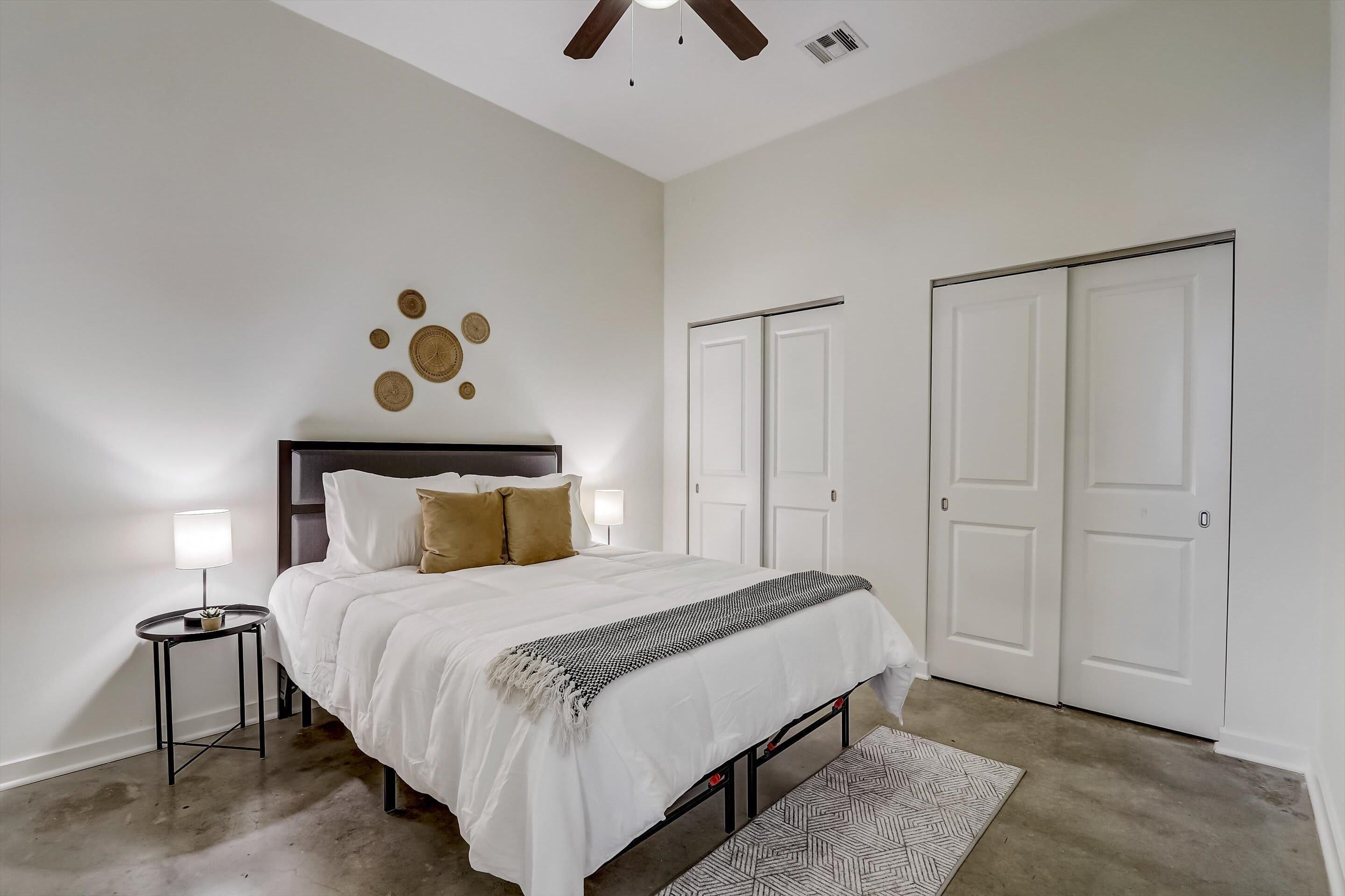 Frontdesk | 1 BR Apt near Berkley Riverfront