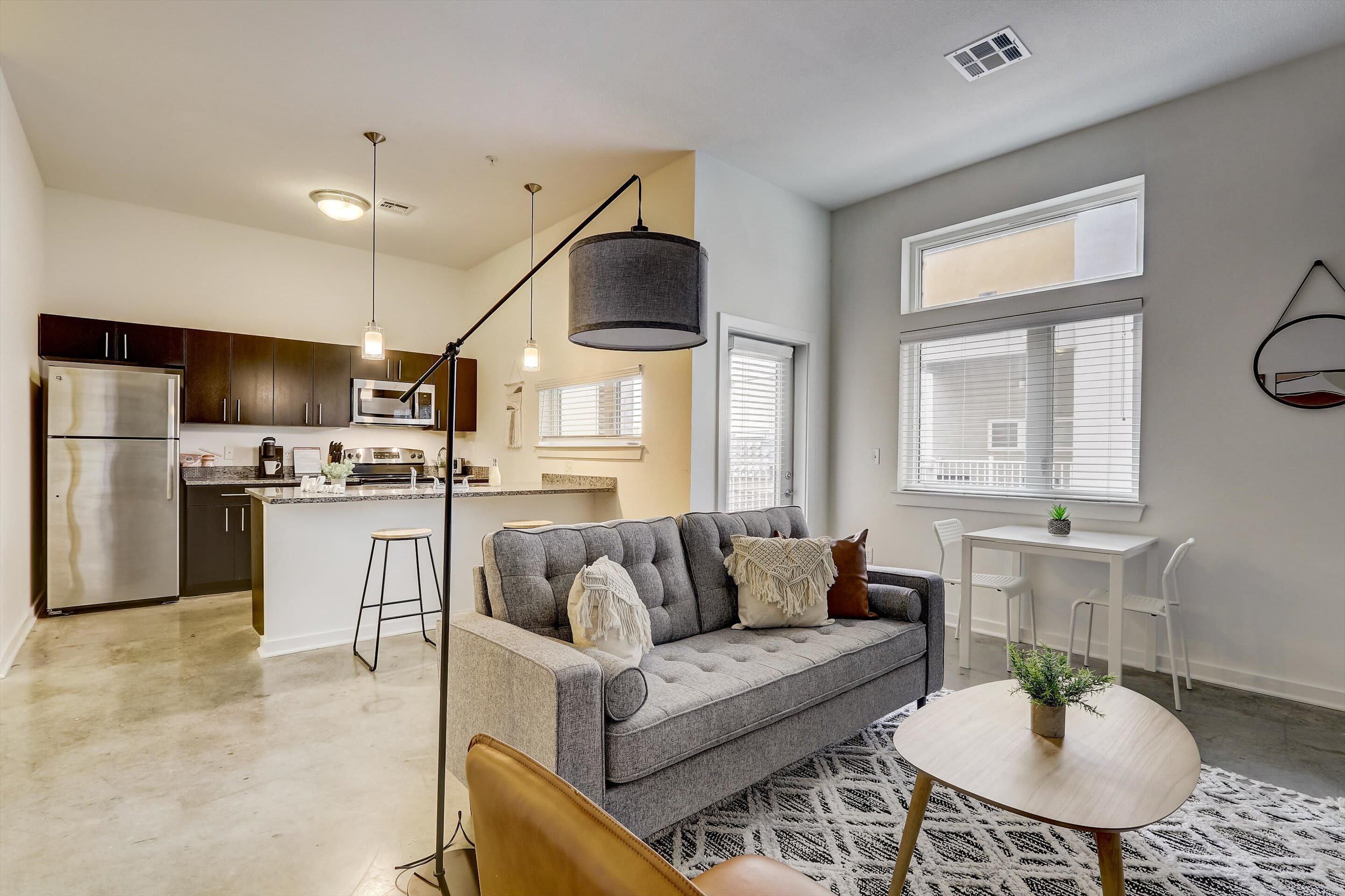 Frontdesk | 1 BR Apt near Berkley Riverfront