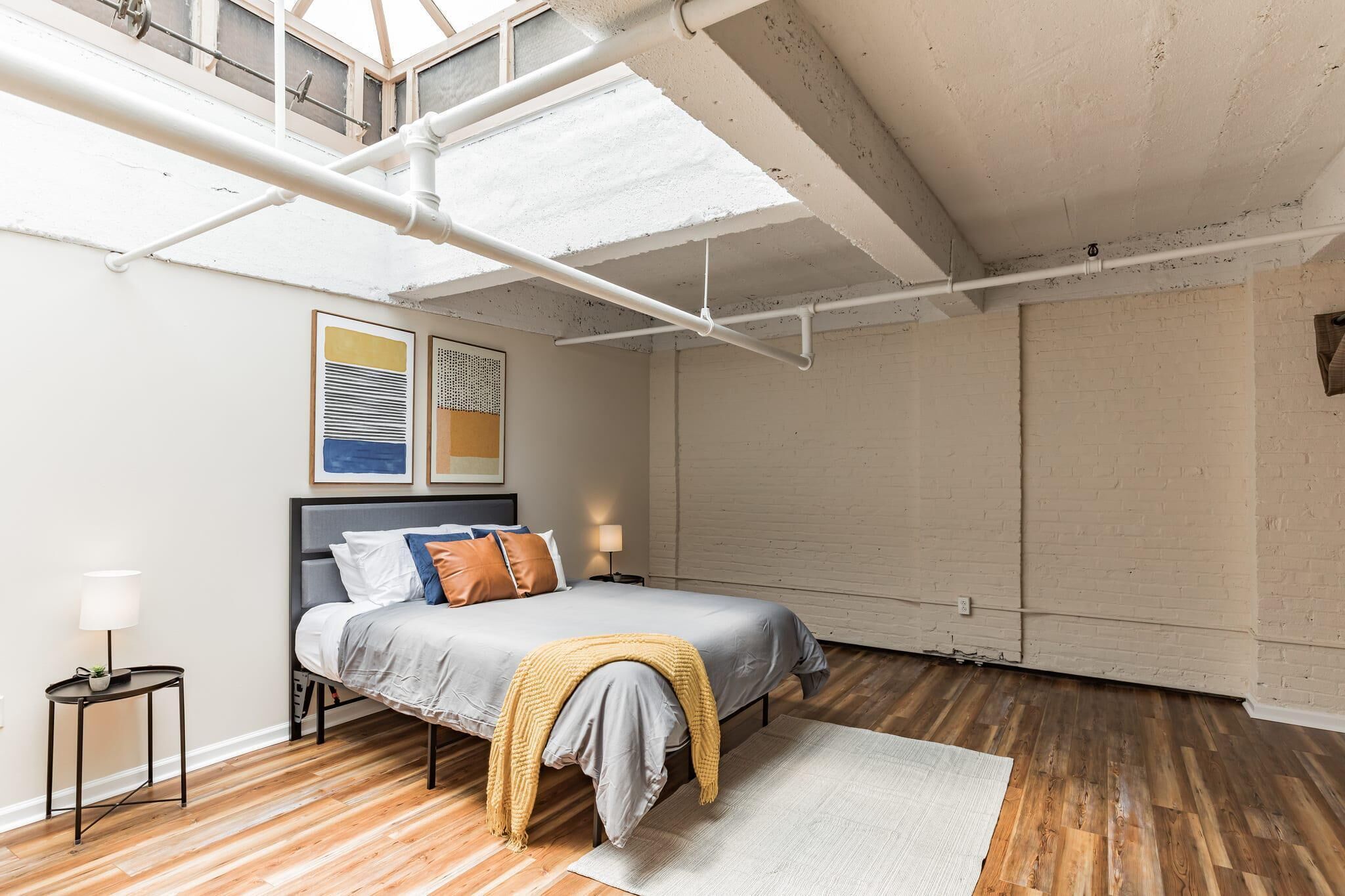 Frontdesk | 1 BR Apt near Penn's Landing