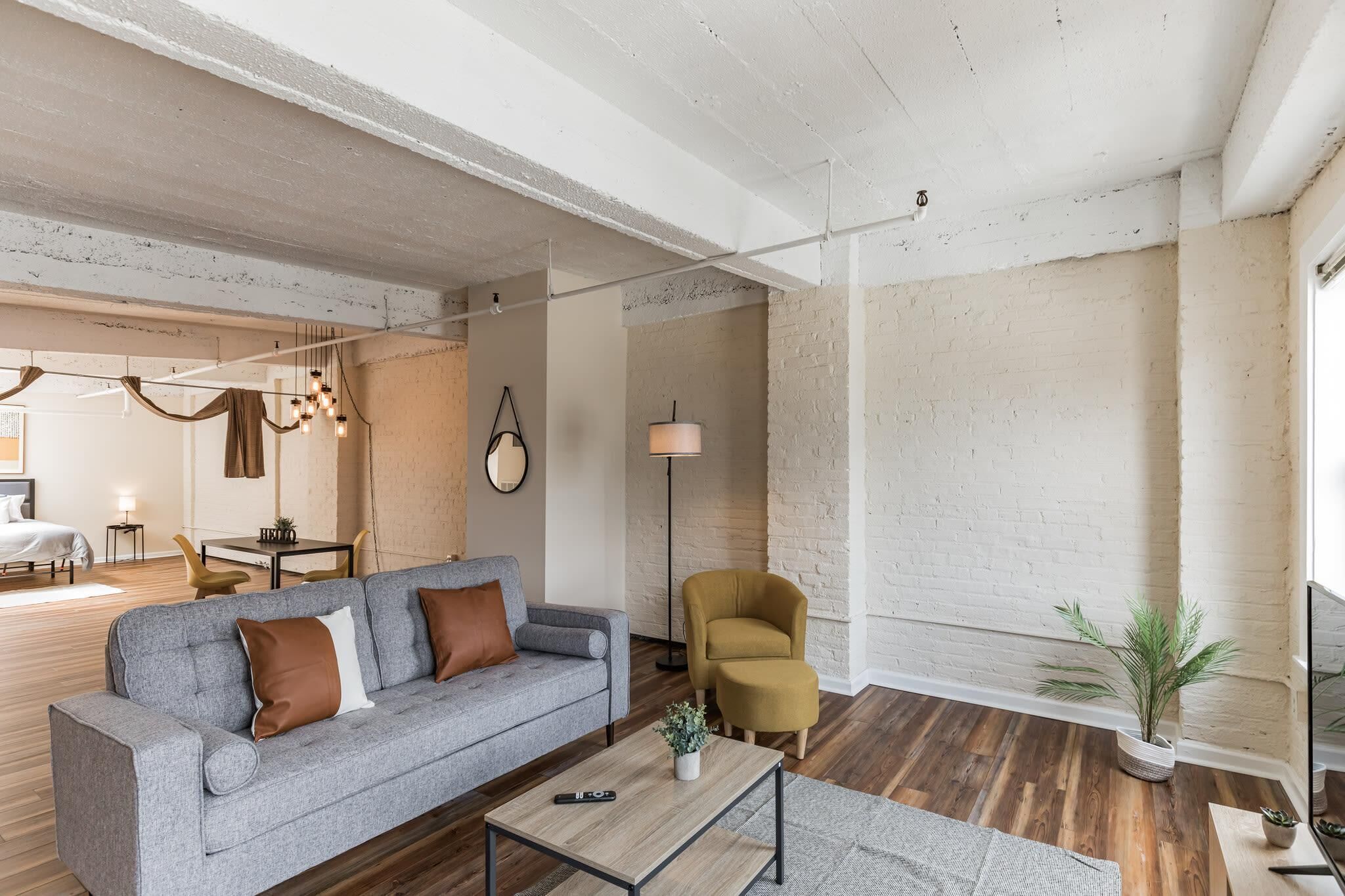 Frontdesk | 1 BR Apt near Penn's Landing