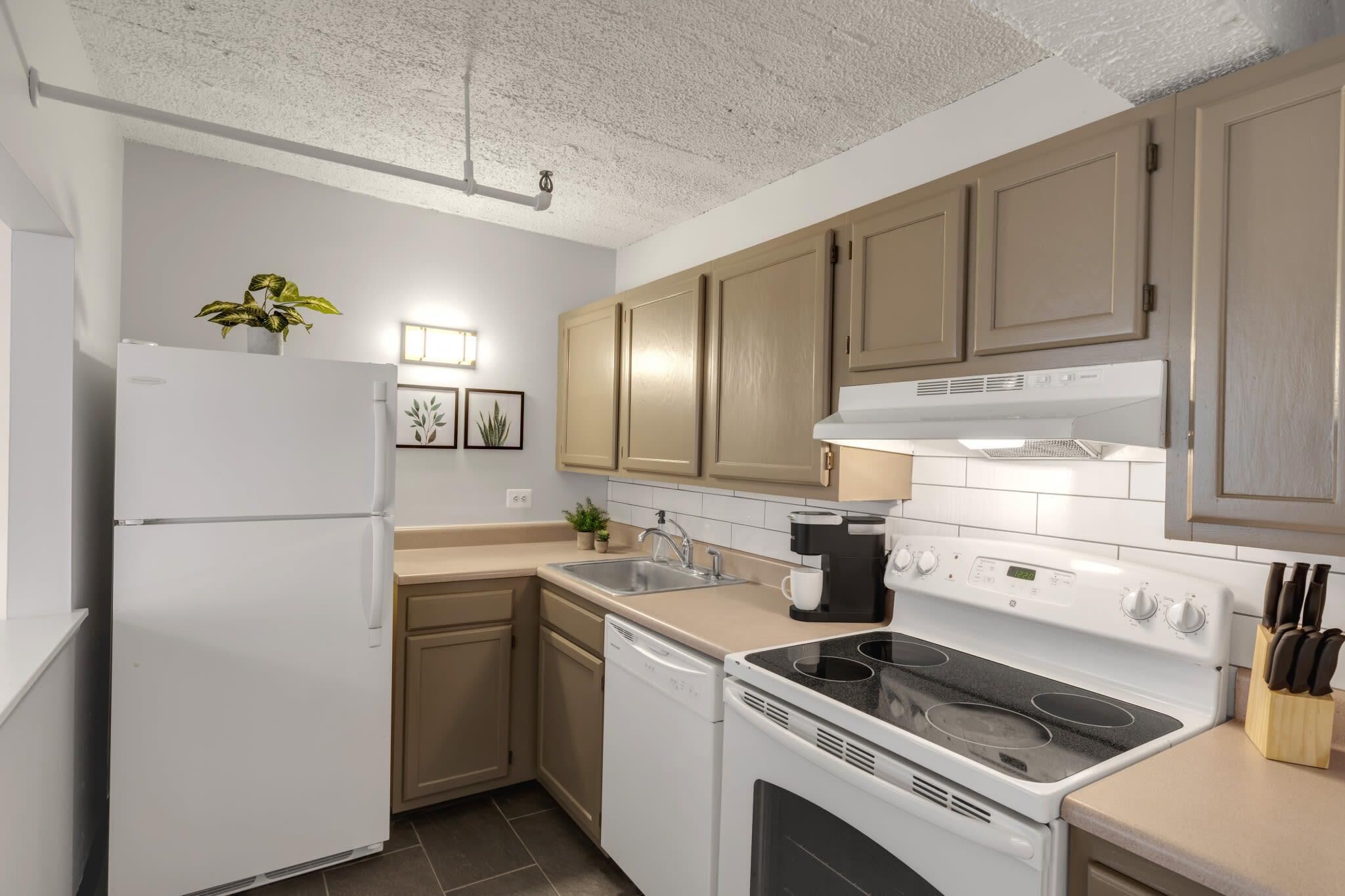 Frontdesk | 1 BR Apt near Penn's Landing