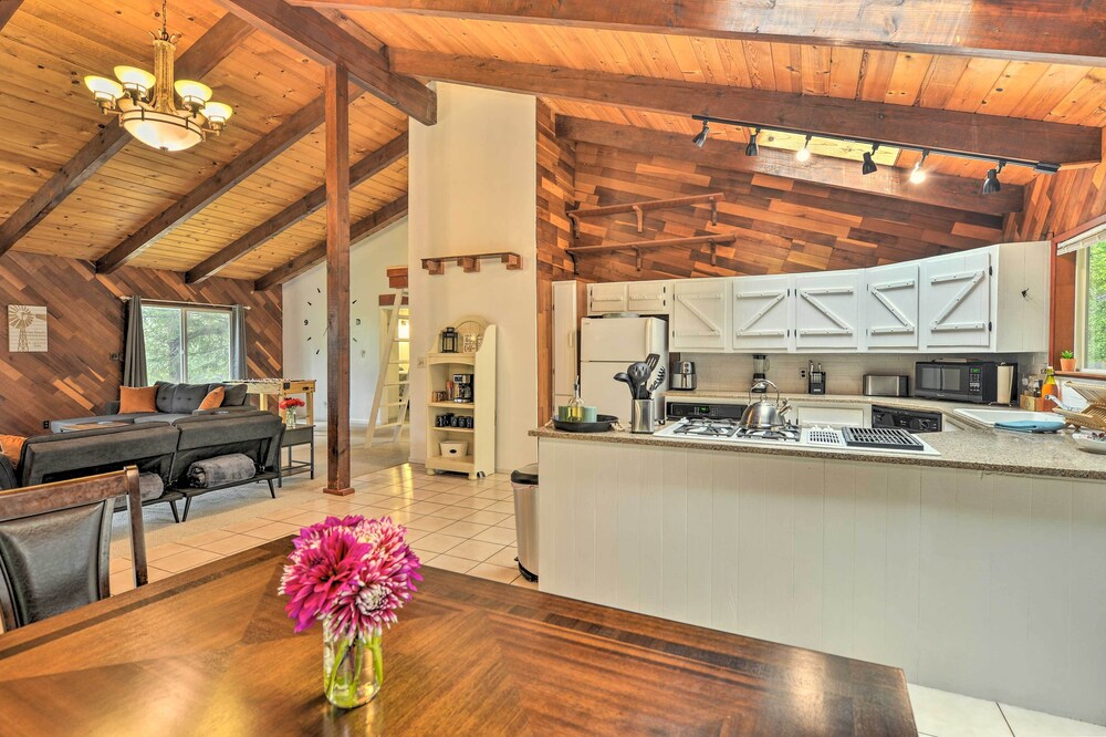 Step-Free Hawkins Bar Home Near Trinity River