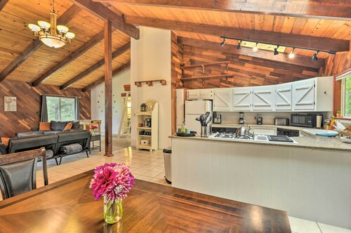Step-Free Hawkins Bar Home Near Trinity River