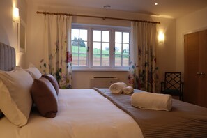 5 kamar tidur dan didekorasi berbeda-beda