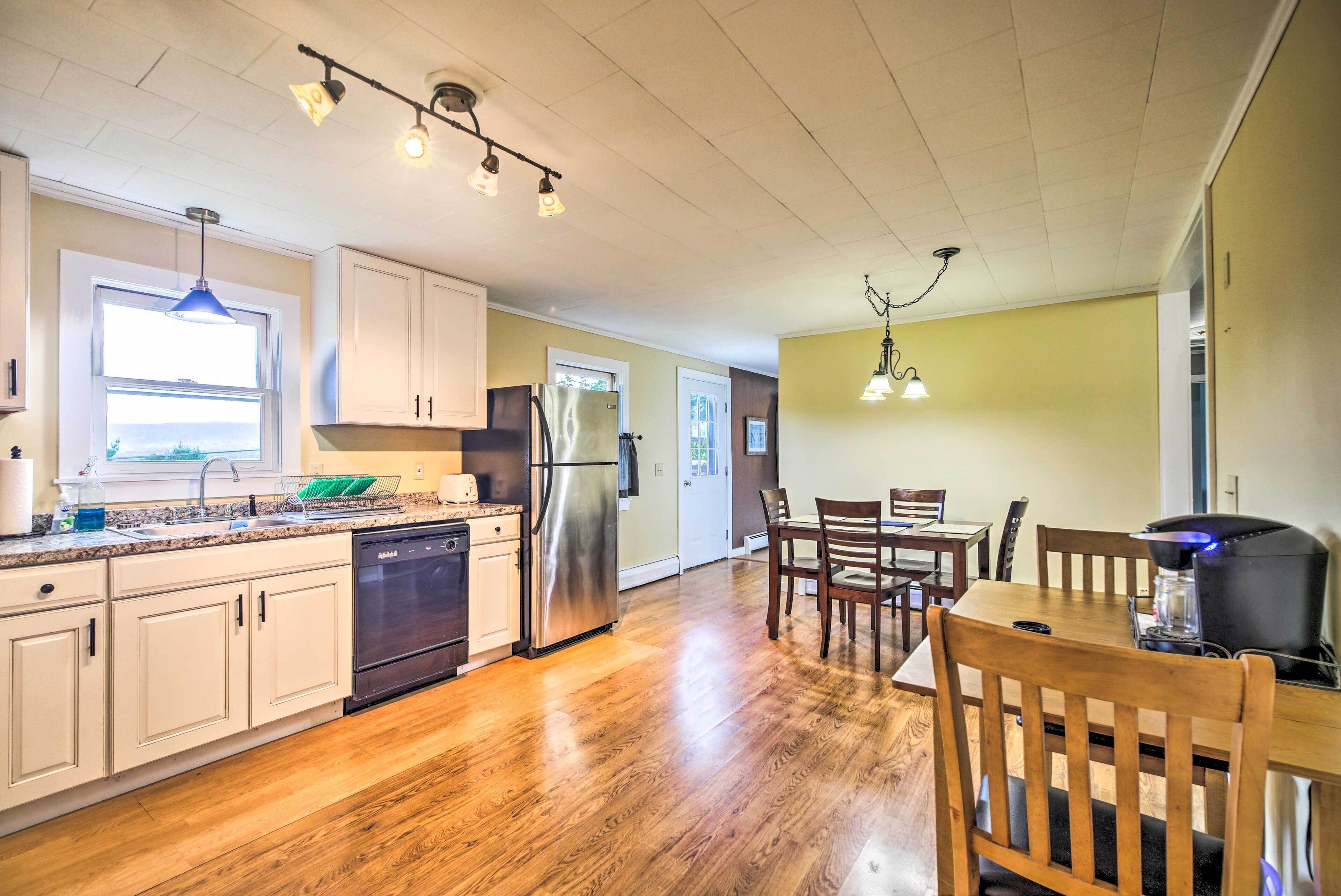 Secluded Mountainside Home ~ 13 Mi to Skiing!