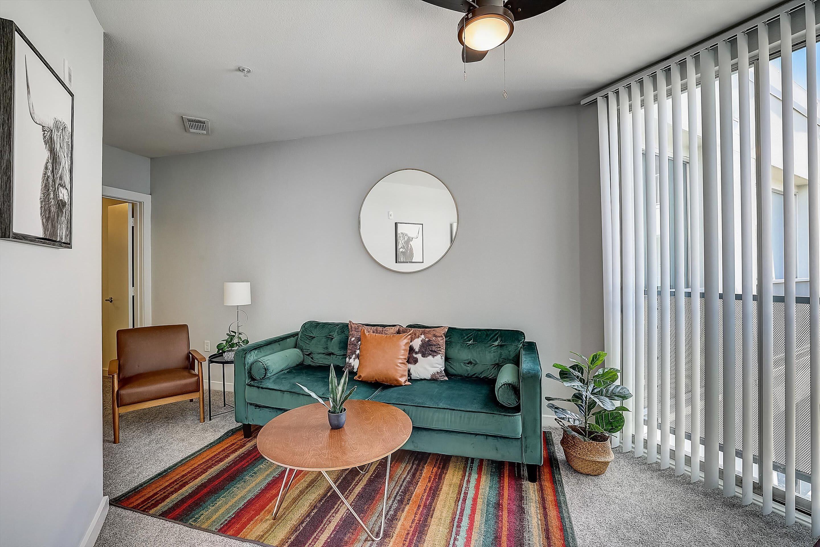 Frontdesk | 1 BR close to Texas Capitol