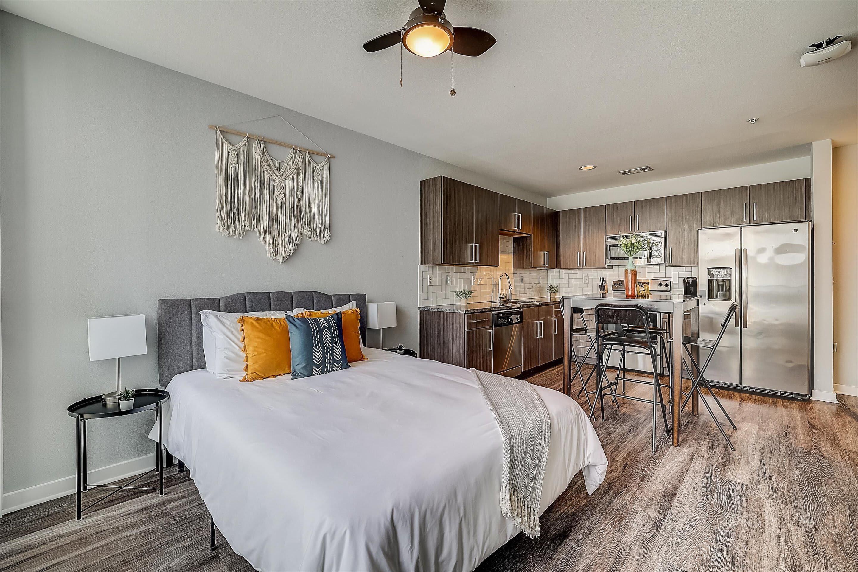 Frontdesk | 1 BR close to Texas Capitol