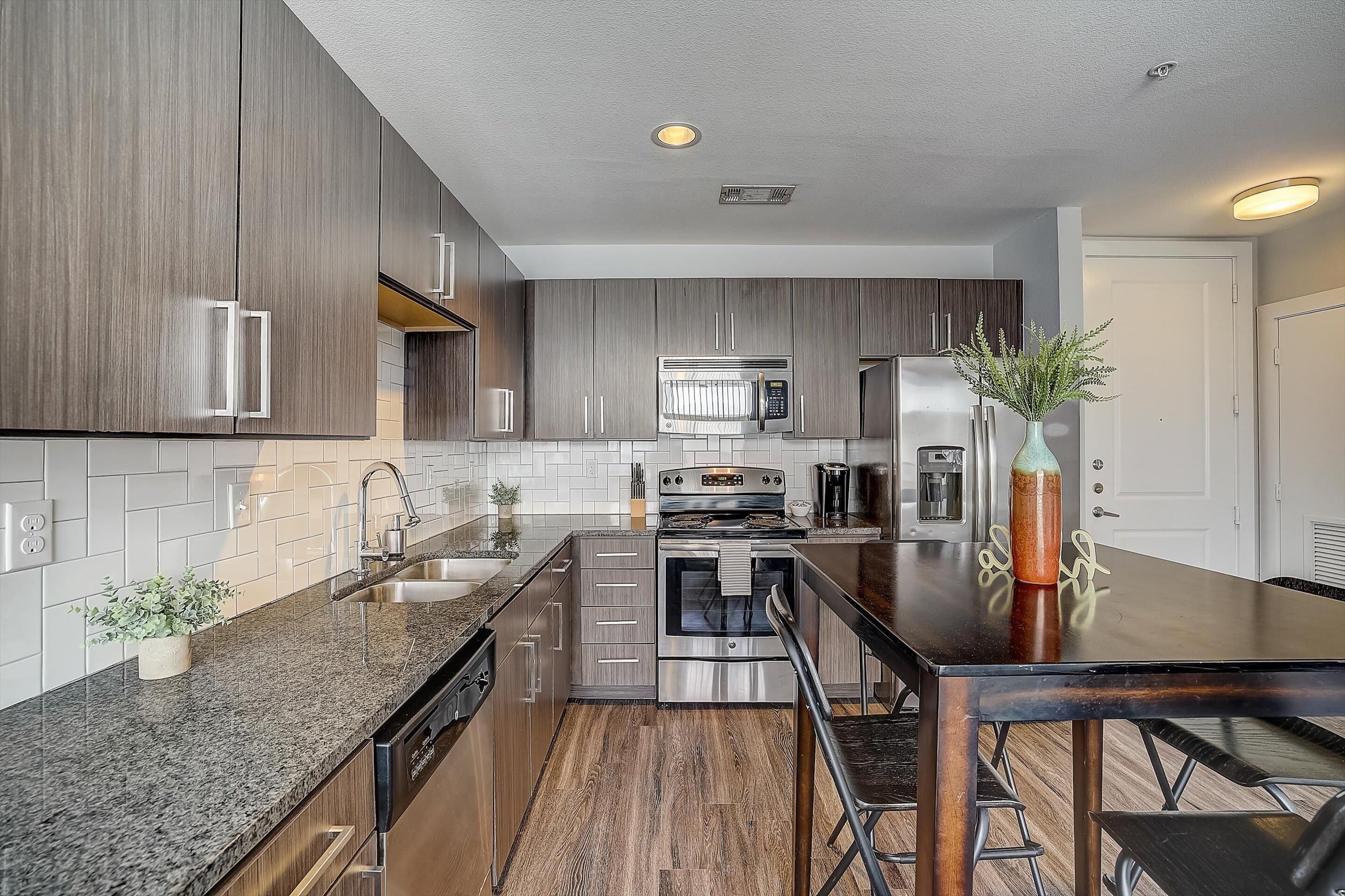 Frontdesk | 1 BR close to Texas Capitol