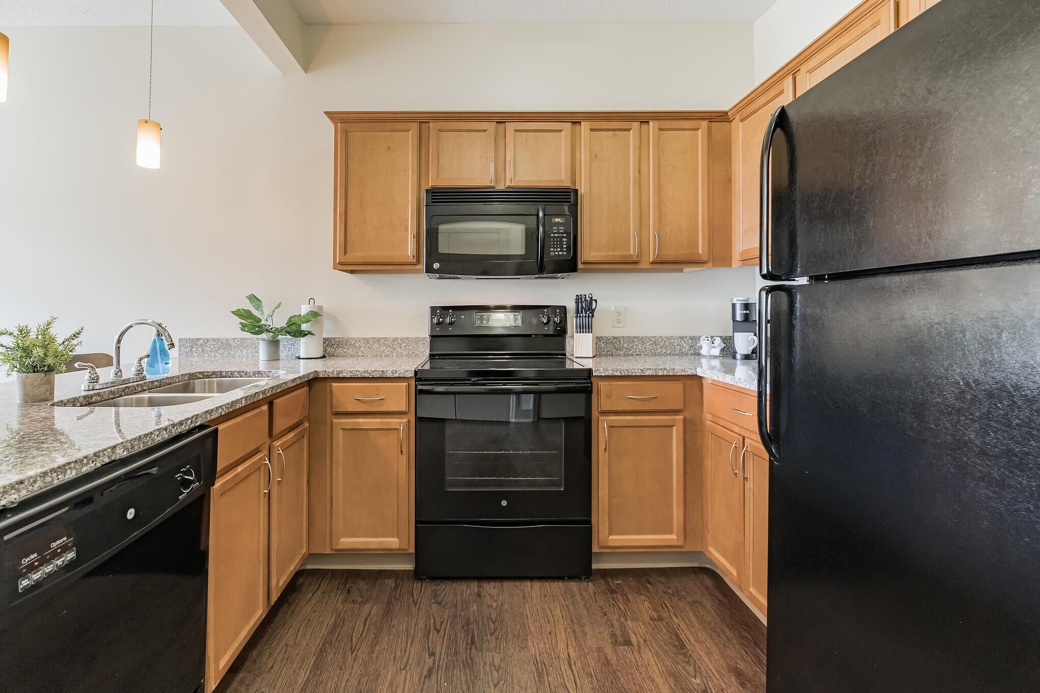 Frontdesk | 1 BR Apt near Phipps Conservatory