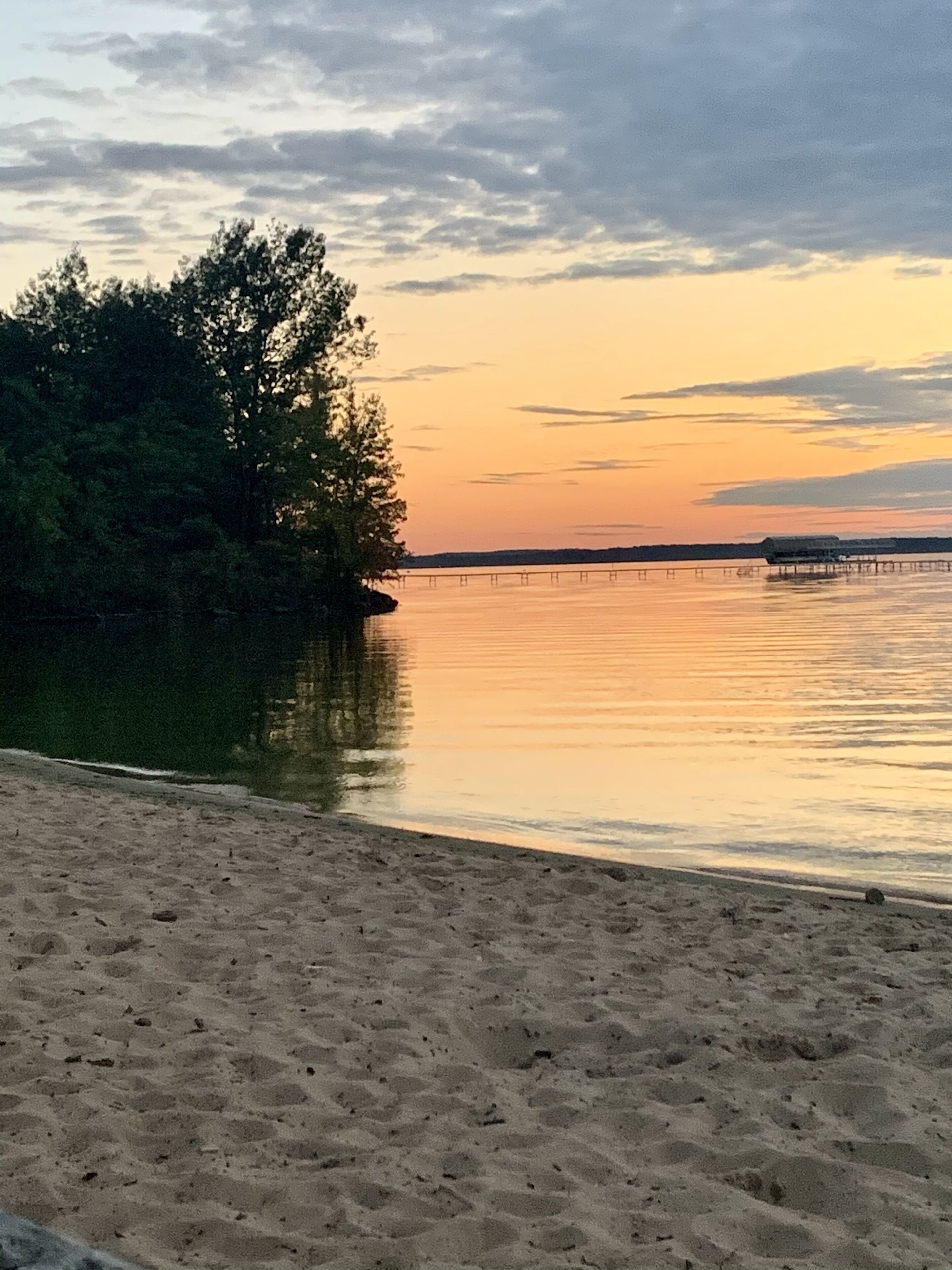 Plage à proximité, chaises longues, serviettes de plage