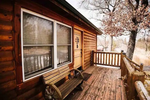Luxury Cabin by Castle Rock Lake/Wisconsin Dells!!