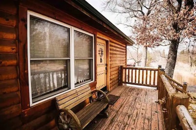 Luxury Cabin by Castle Rock Lake/Wisconsin Dells!!