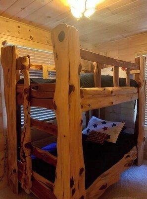 4 bedrooms, free WiFi, bed sheets