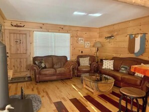 Smart TV, chimenea, videojuegos y reproductor de DVD 