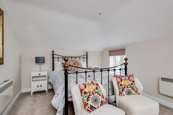 1 bedroom, desk, free WiFi, bed sheets