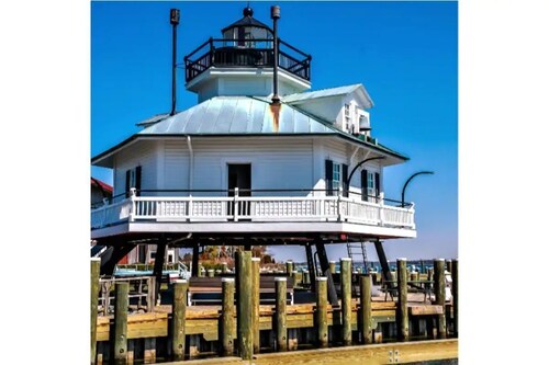 Relax on Kent Island in a 4 Bedroom Home w/Waterview!